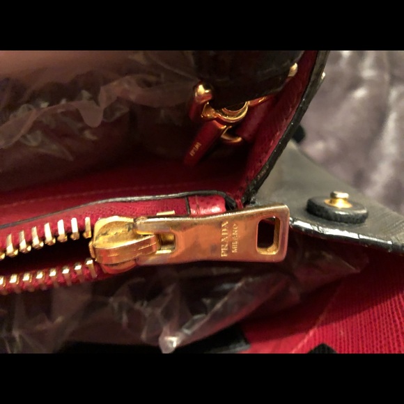 REAL Prada Saffiano Bag - Picture 3 of 8